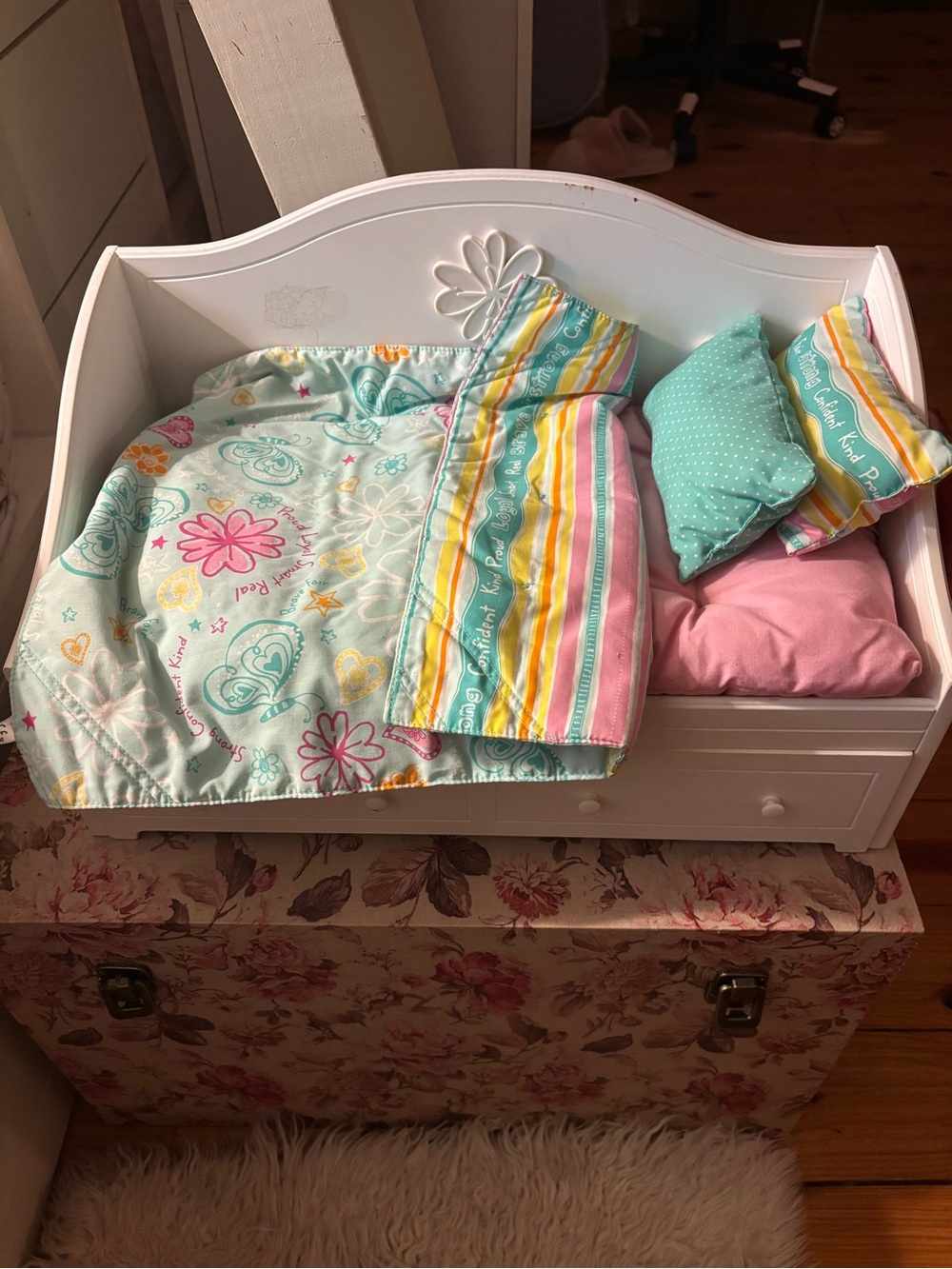 2012 American Girl Dreamy Daybed with Dreamy Bedding